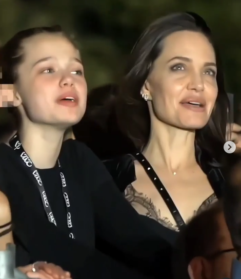 Анджелина Джоли подпевала на концерте итальянской рок-группы Måneskin