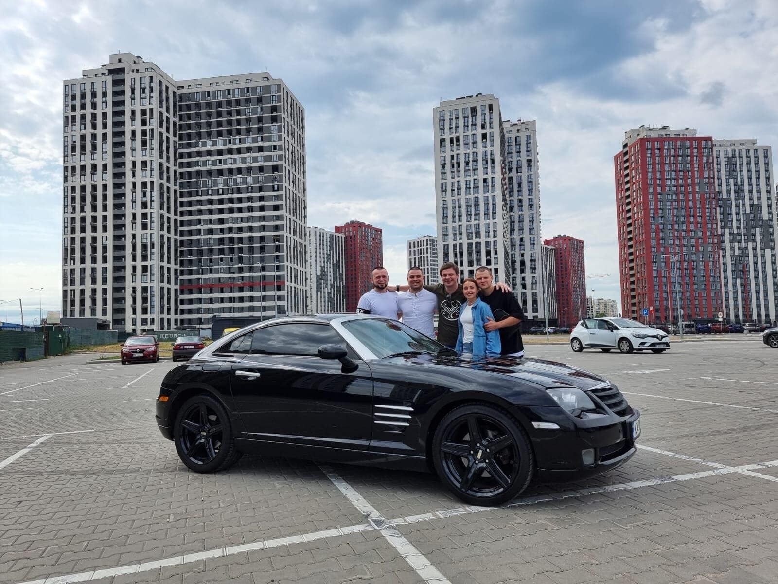 Дмитрий Комаров продал свое редкое авто за миллион гривен для помощи ВСУ: у каждого из нас свой фронт