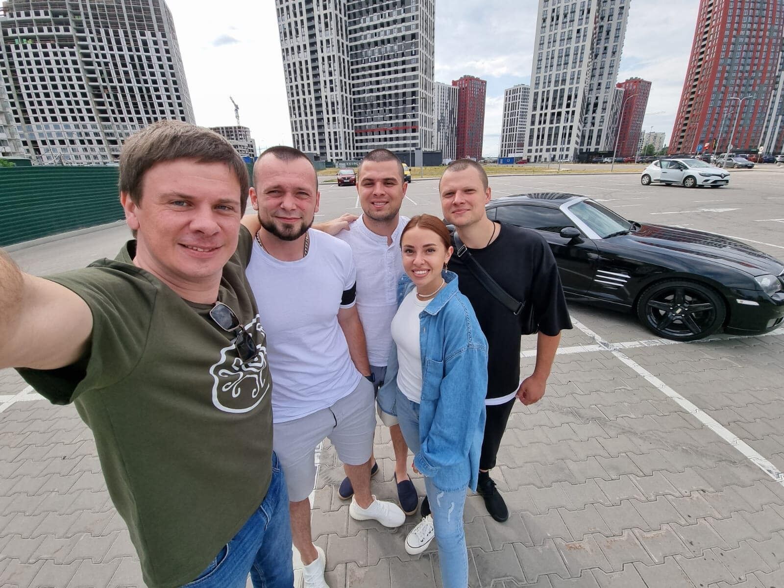 Дмитрий Комаров продал свое редкое авто за миллион гривен для помощи ВСУ: у каждого из нас свой фронт