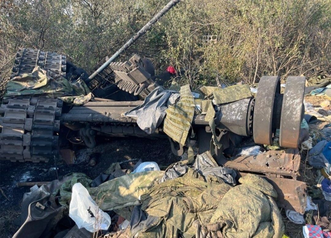 На месте столкновения остались вещи оккупантов.