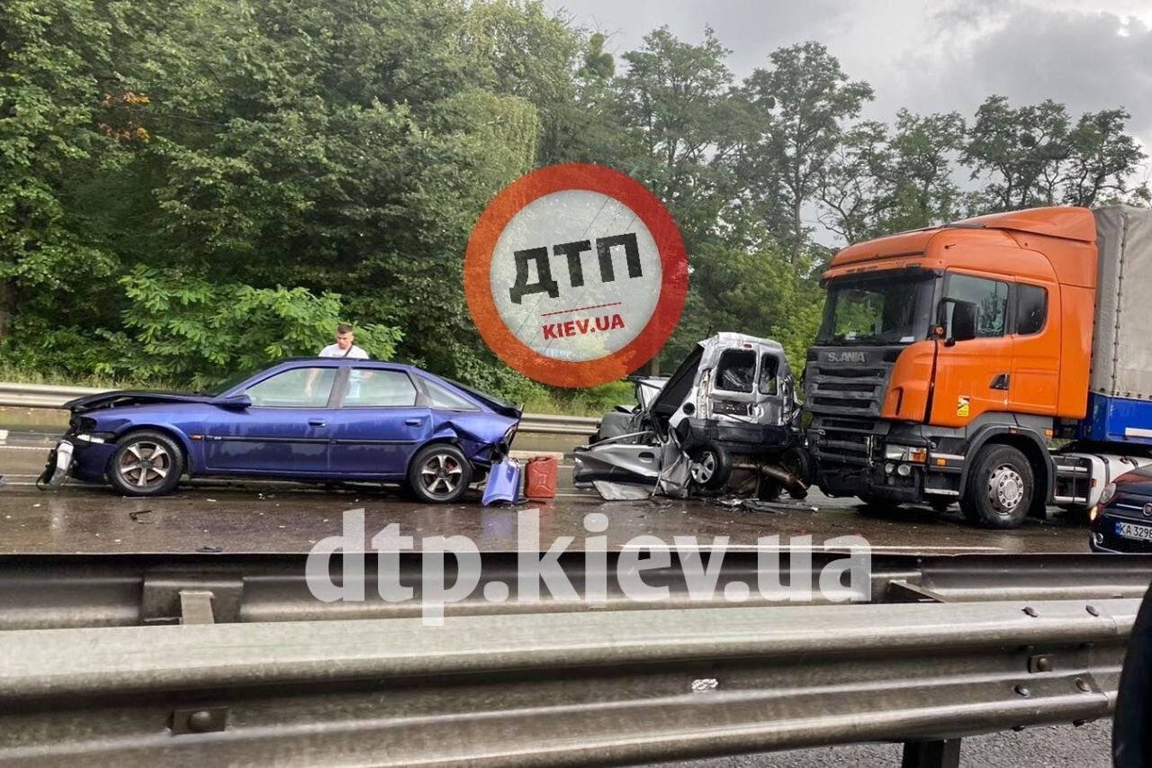 Автопроисшествие случилось на Житомирской трассе.