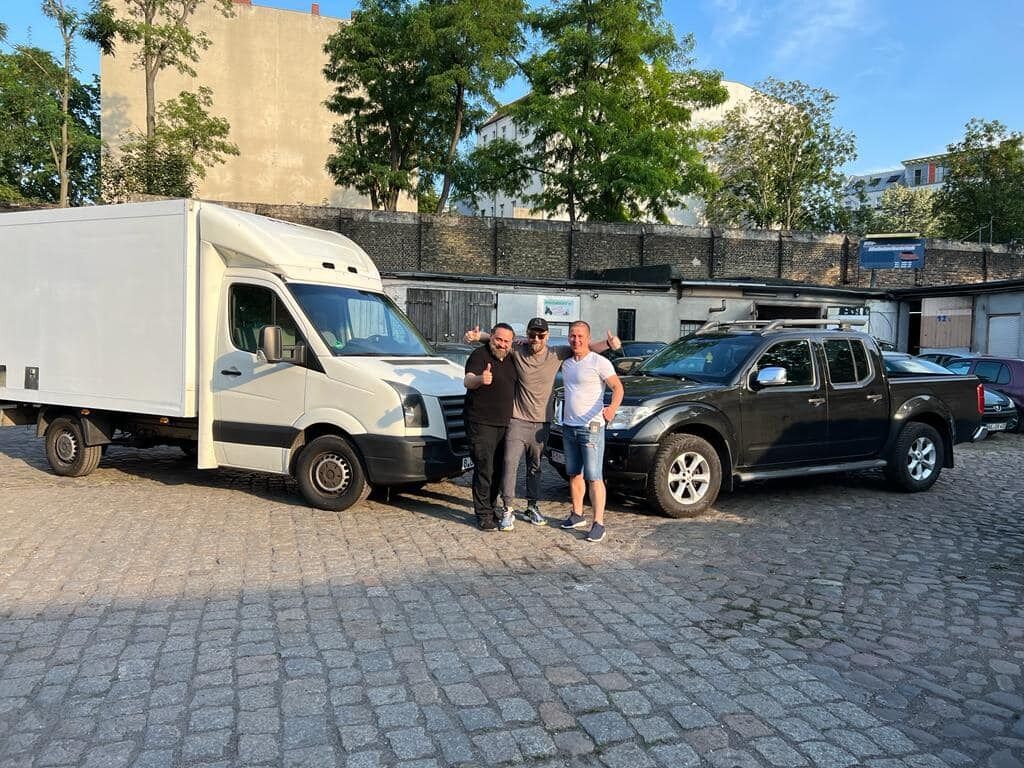 Олег Винник покупает авто для ВСУ