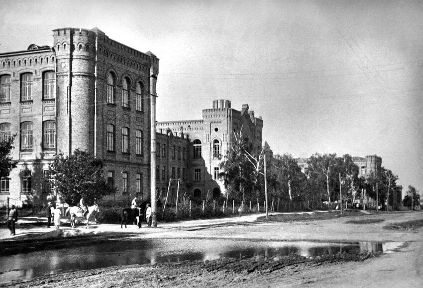 У мережі показали унікальне фото Артилерійського училища в Києві, зроблене в 1920-х роках