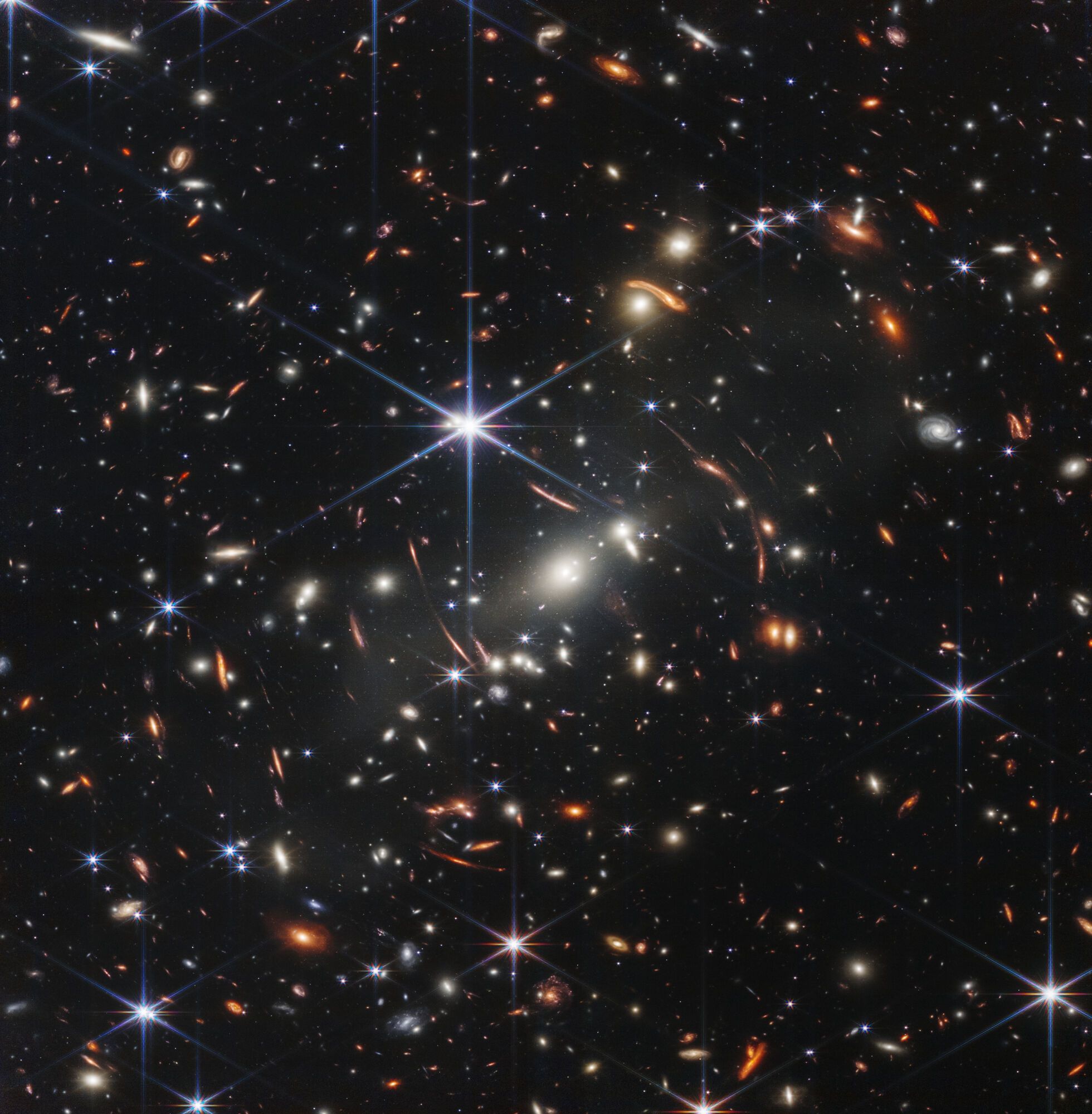 SMACS 0723, скопление галактик в миллиардах световых лет от Земли.
