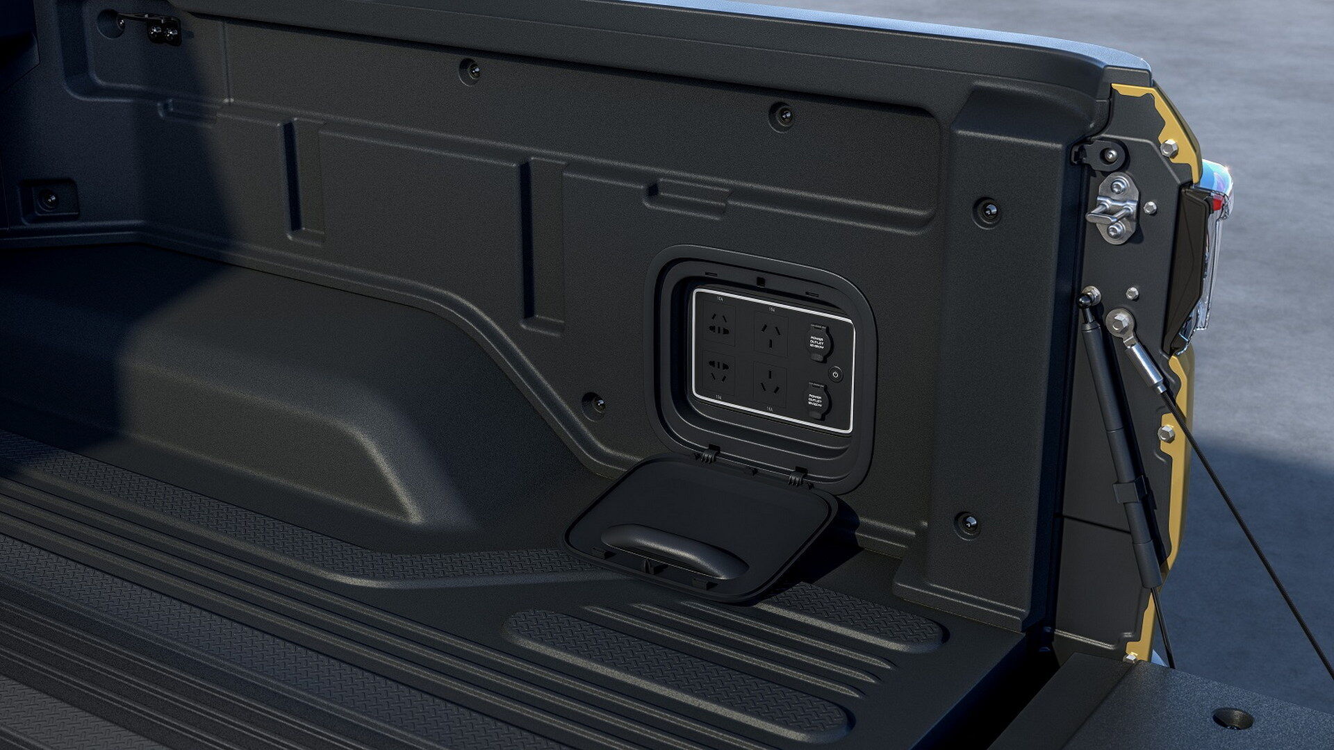 У багажному відділенні передбачено блок розеток для підключення зовнішніх пристроїв та обладнання