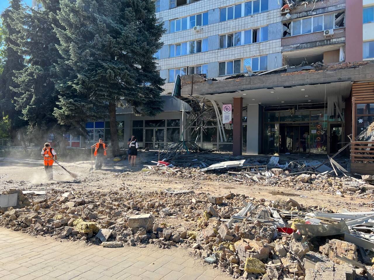 Наслідки удару по готелю "Миколаїв"