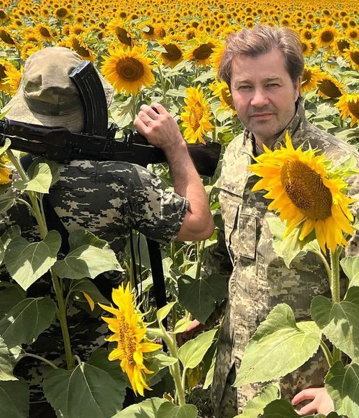 Евгений Нищук в военной форме показал оптимистическое фото.