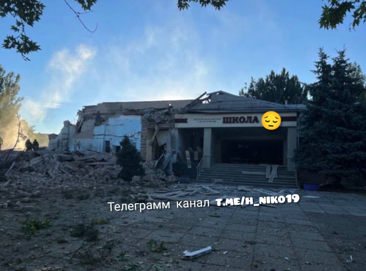 Разрушение в результате обстрела в Николаеве