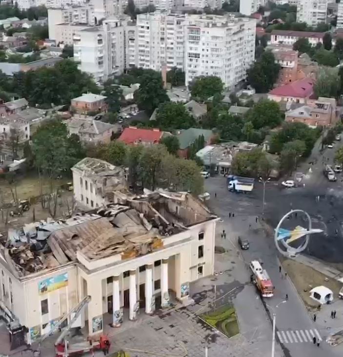 Внаслідок ракетного удару зруйновано кілька будівель