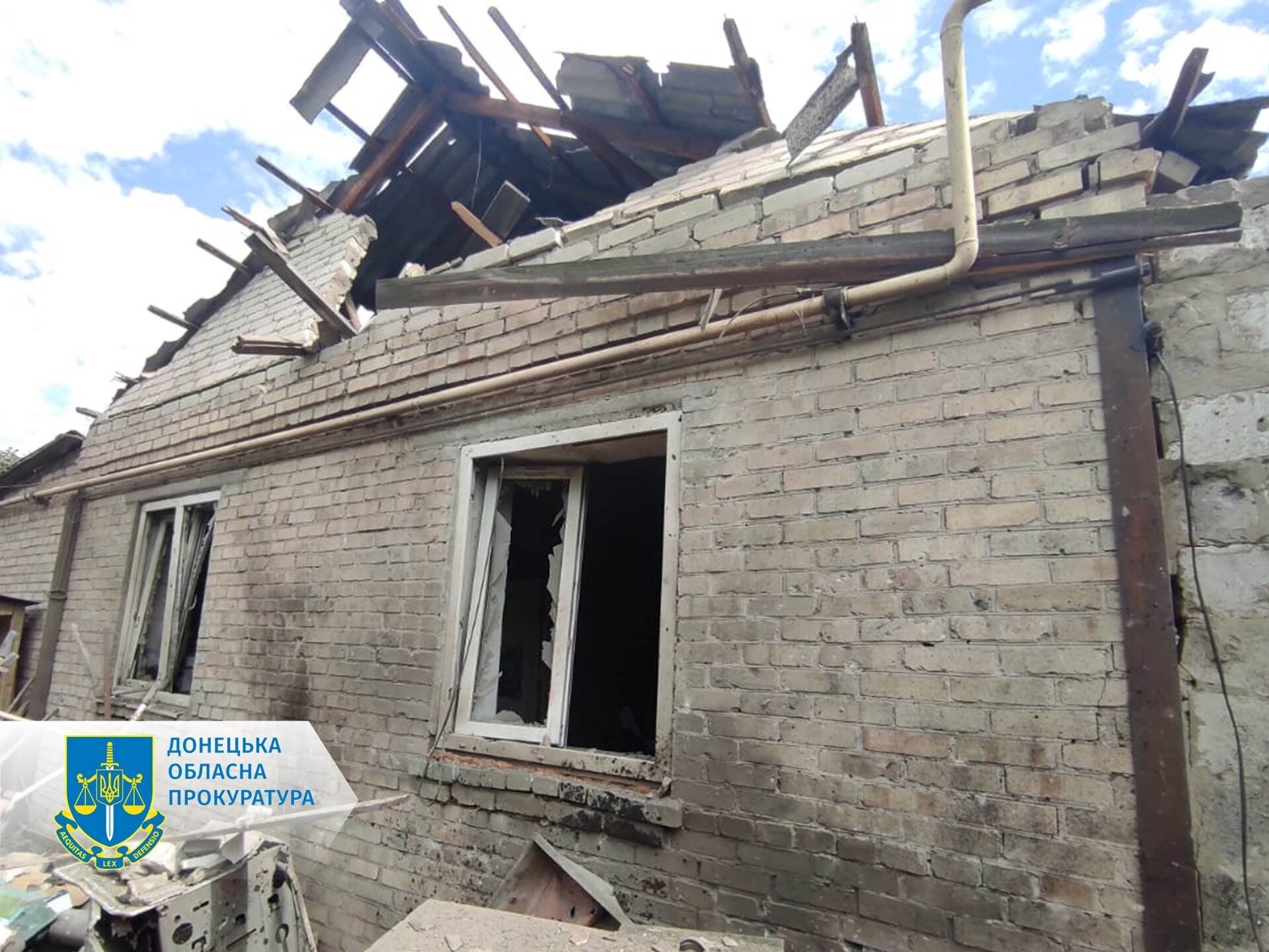 Росіяни атакують приватні будинки мирних українців