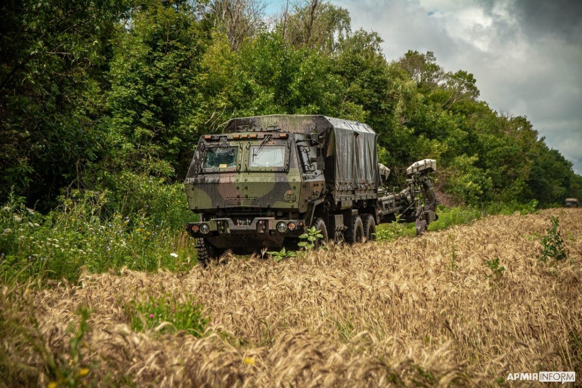 Гаубицы M777 бьют врага на востоке Украины.