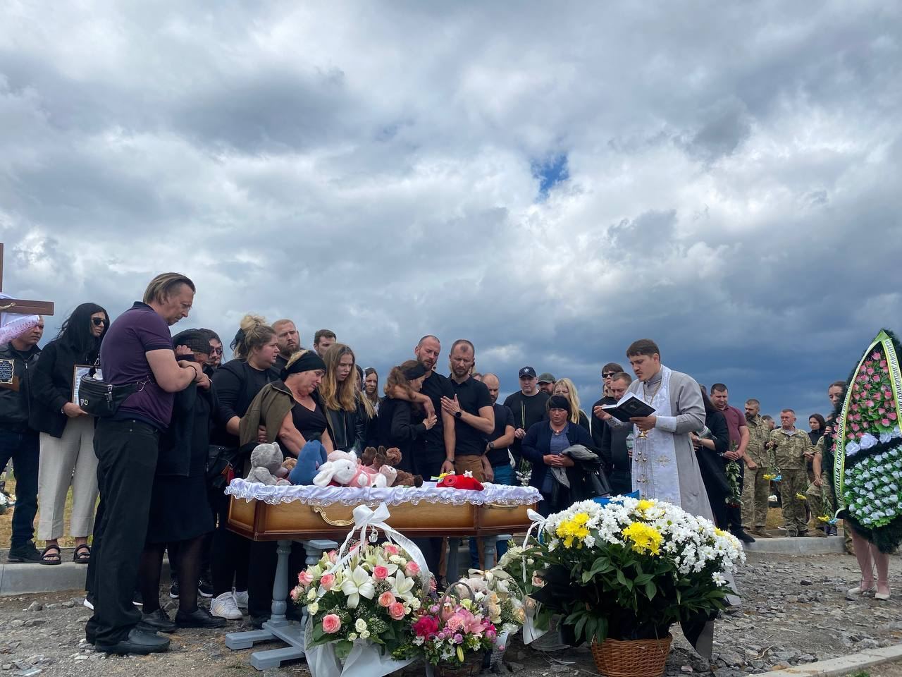 Убитую российскими оккупантами 4-летнюю Лизу похоронили
