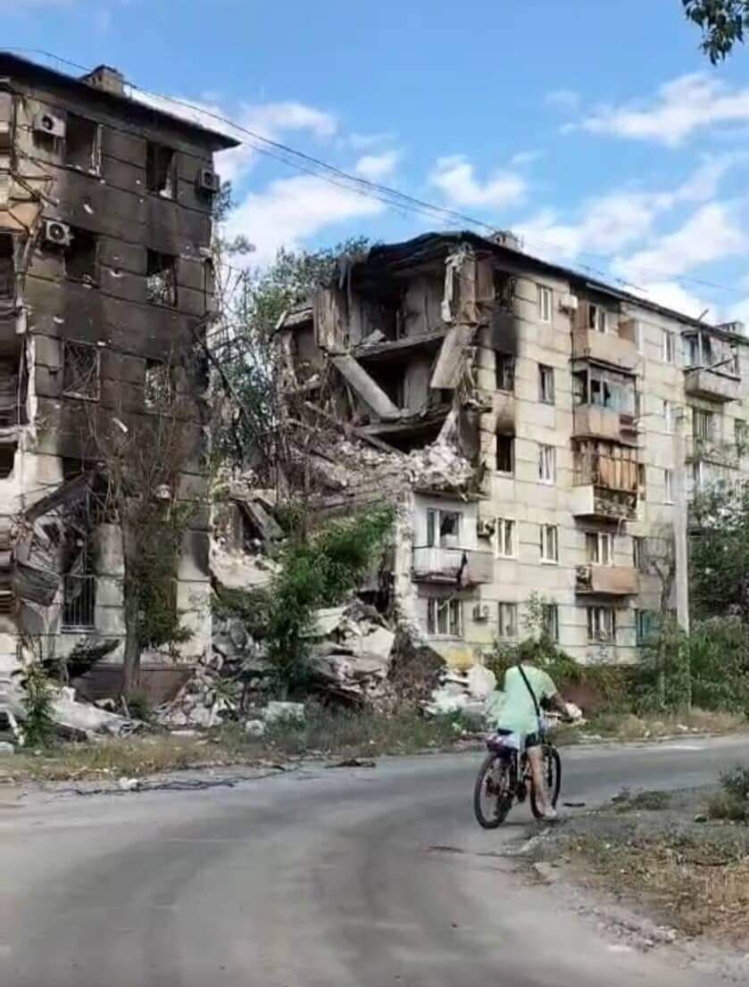 Последствия авиаудара на Луганщине