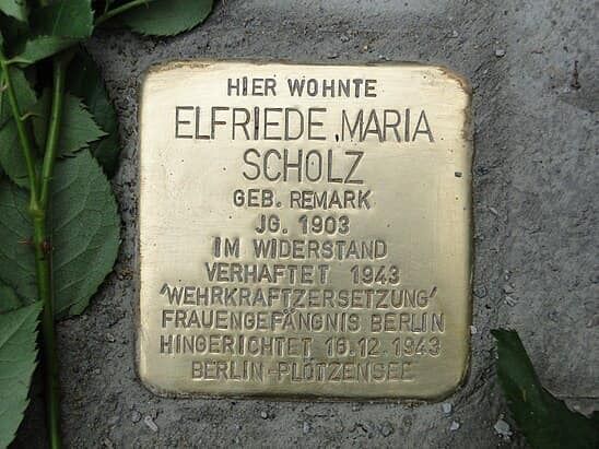 Надгробная табличка на могиле Эльфриды Шольц