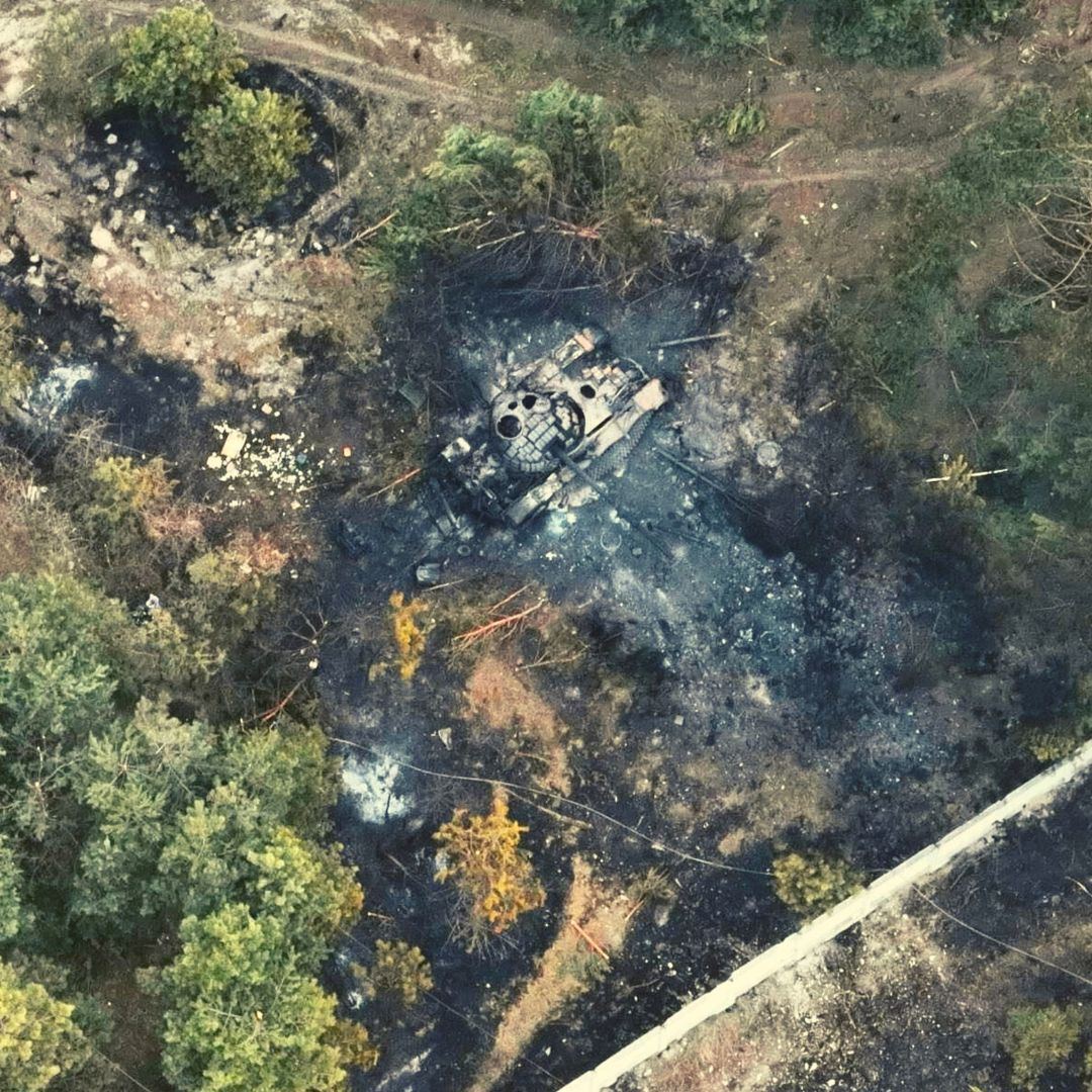 Також українські артилеристи знищили ворожий танк