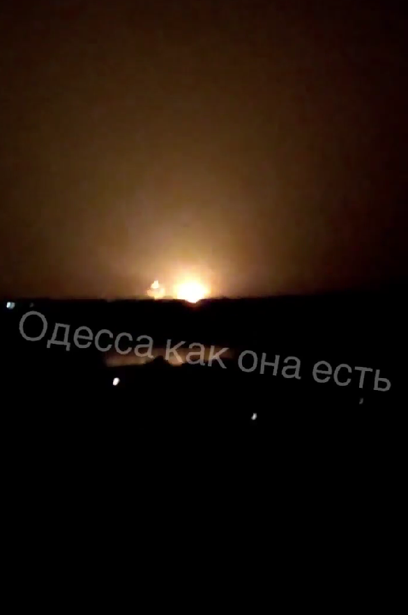 Росія завдала масованого удару по Одещині: на місці "прильотів" почалися пожежі, є постраждалі