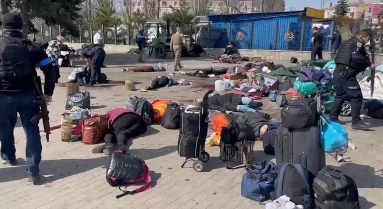 Взрыв российской ракеты на вокзале в Краматорске, погибли десятки людей