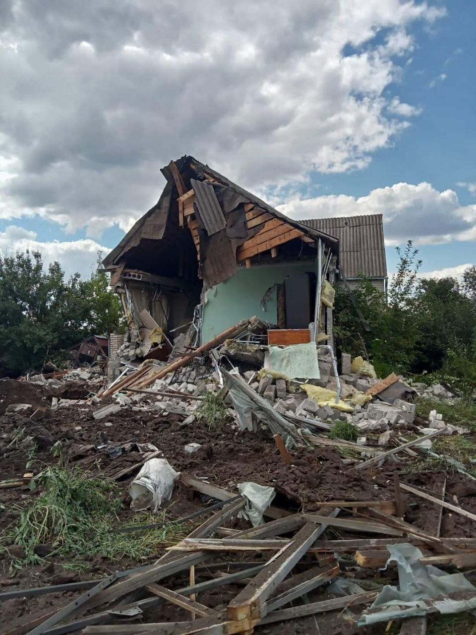 Российскими обстрелами разрушен дом