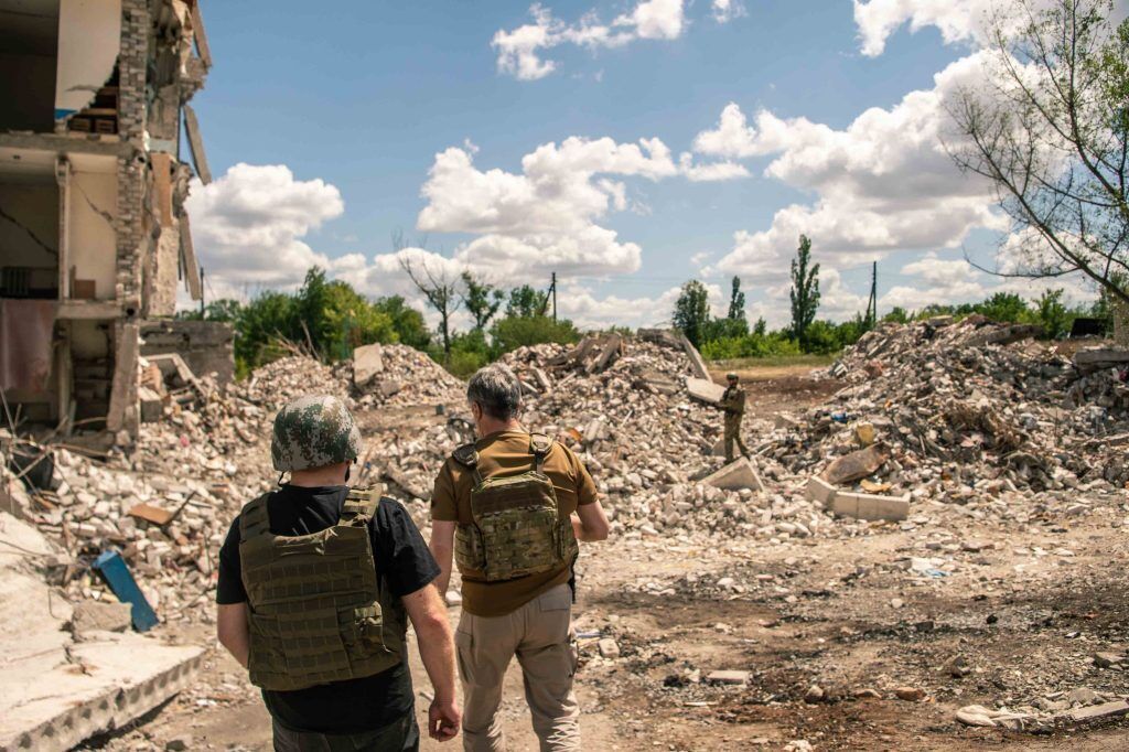 Мы сегодня были в Славянске, в Бахмуте, во многих селах. Встречались с людьми, – говорит Порошенко