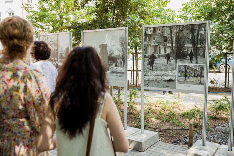 Фотографии будут напоминать о том, что в Украине продолжается война