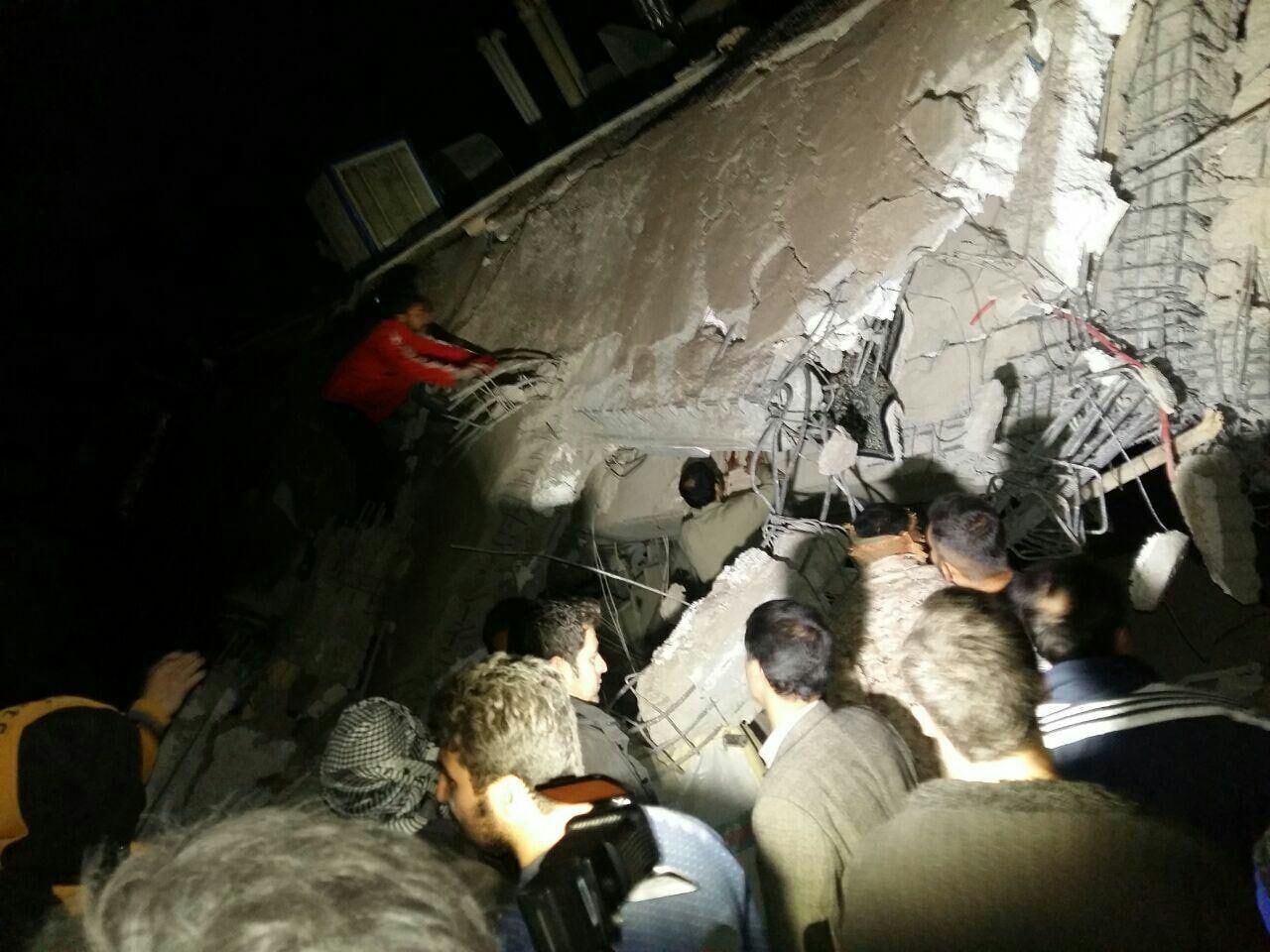 Внаслідок землетрусу в Ірані загинули п'ятеро людей, десятки отримали поранення