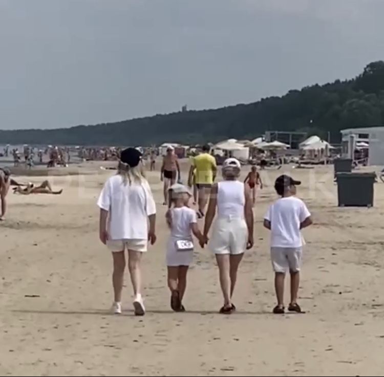 Пугачова з дітьми виїхала з Ізраїлю? Примадонну помітили без Галкіна на пляжі у Латвії