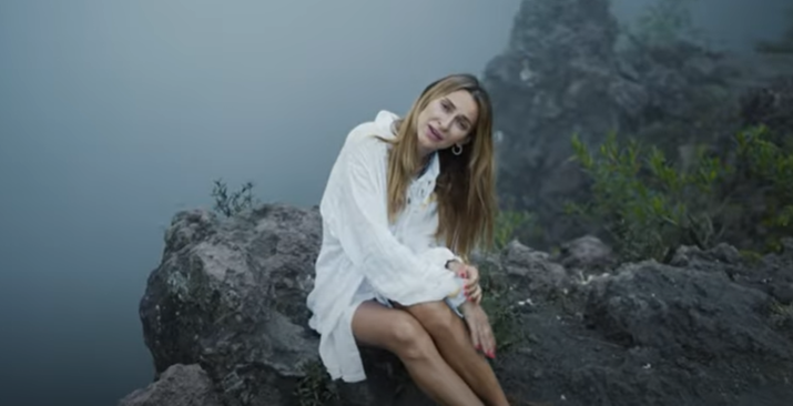 Пісня "Горі" про українців, які залишили Батьківщину через війну.