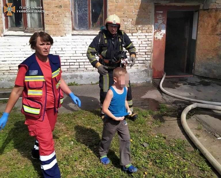 Бійці ДСНС врятували вісім людей.