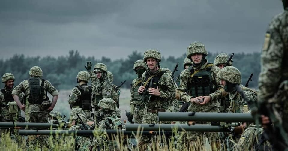 Захисники України стримують просування російських окупантів