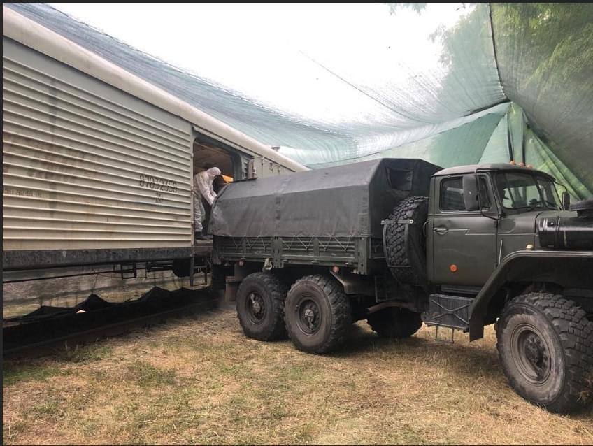 Знищених загарбників звозять вантажівками з усього півдня України.