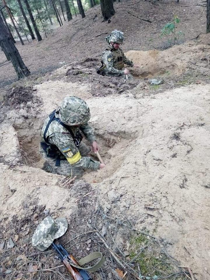 Захисники України відбивають ворога на різних напрямках