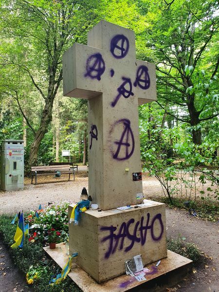 Вандалы надругались над могилой Бандеры в Мюнхене