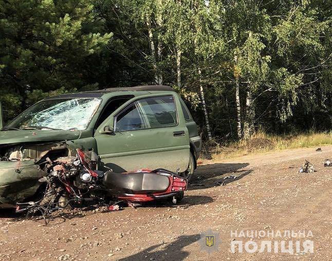 Мотоцикл зіштовхнувся з Land Rover