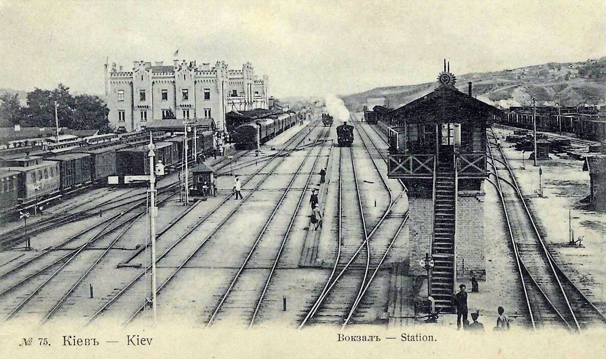 Станція на початку ХХ століття.