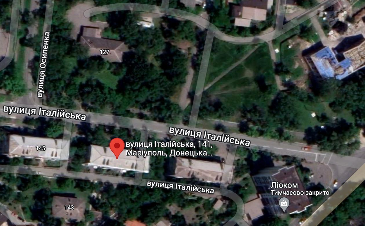 В Мариуполе войска РФ разбомбили дом, а потом устроили в нем ремонт