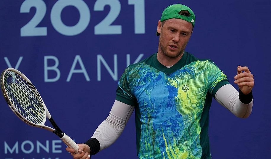Украинский теннисист отказался пожать руку россиянину. Видео