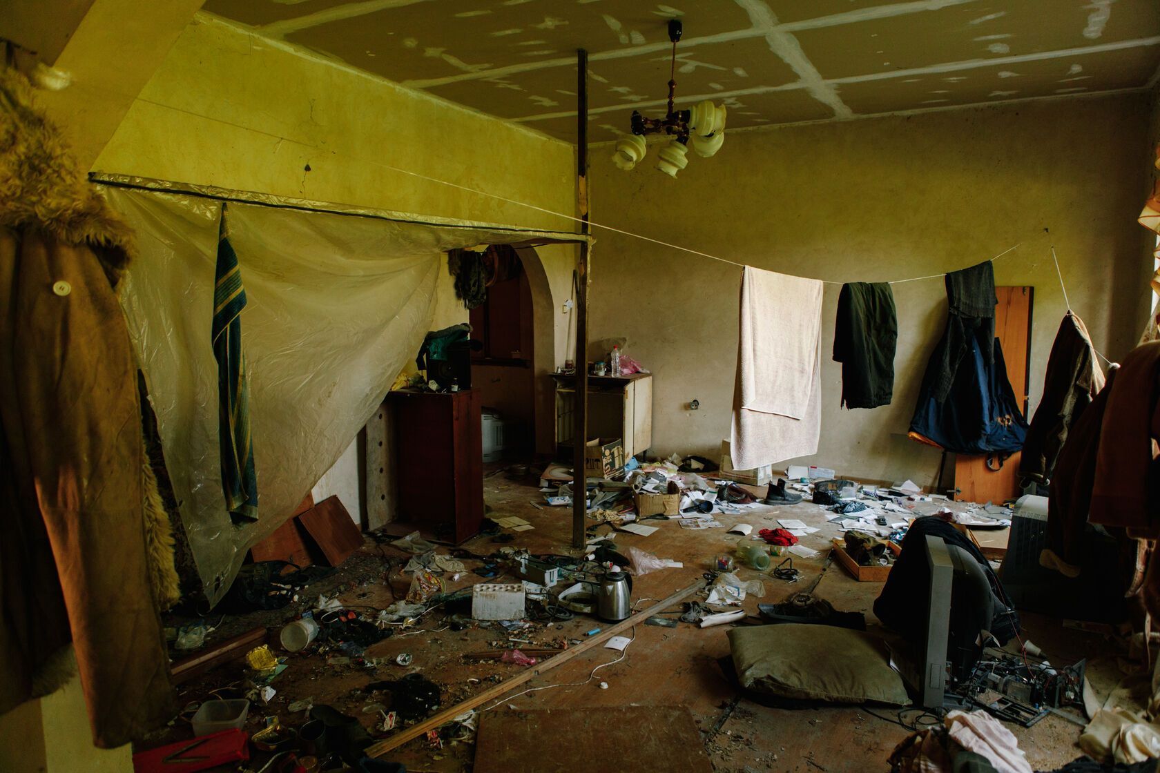 Вот во что оккупанты превратили дом украинца