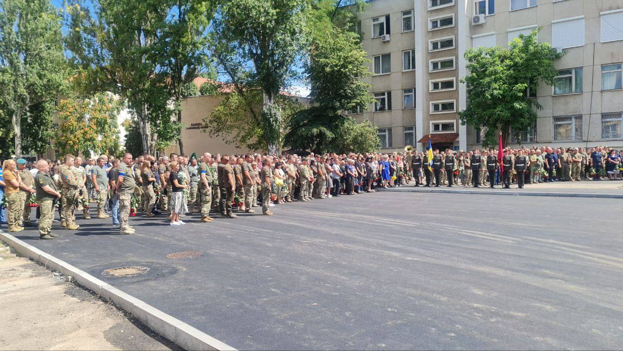 Бригада імені Лицарів Зимового Походу та її командир показали справжнє лицарство 21 століття, – наголосив на п'ятому Президенті.