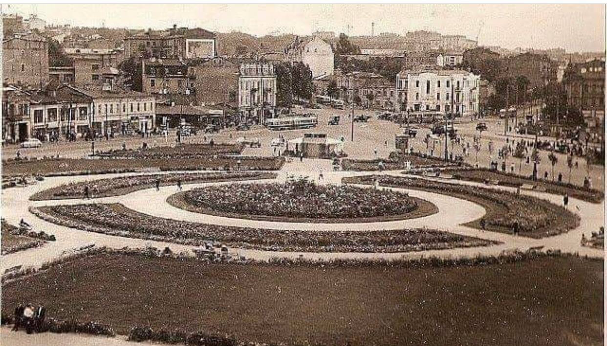 Площа Перемоги у 1950-х роках.