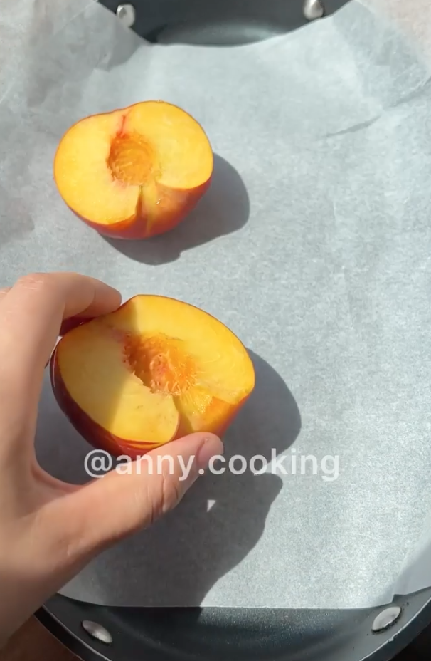 Спелые персики