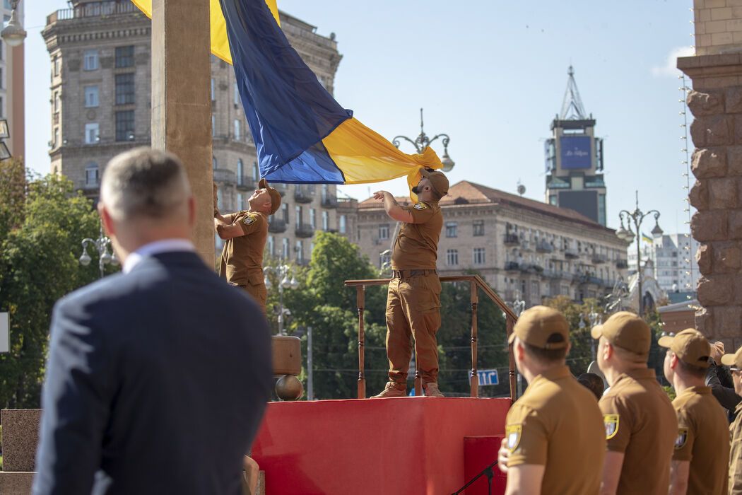 Церемония поднятия Государственного флага Украины.