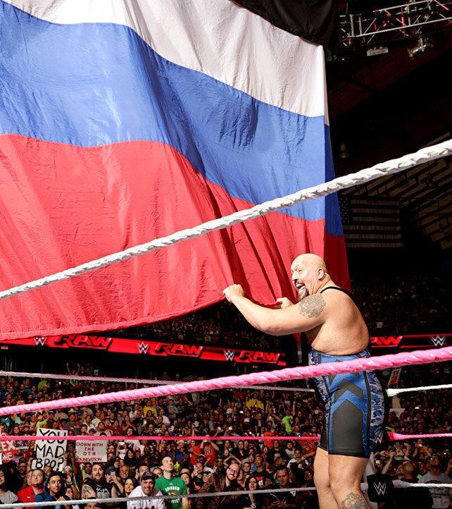 Big Show зірвав прапор Росії