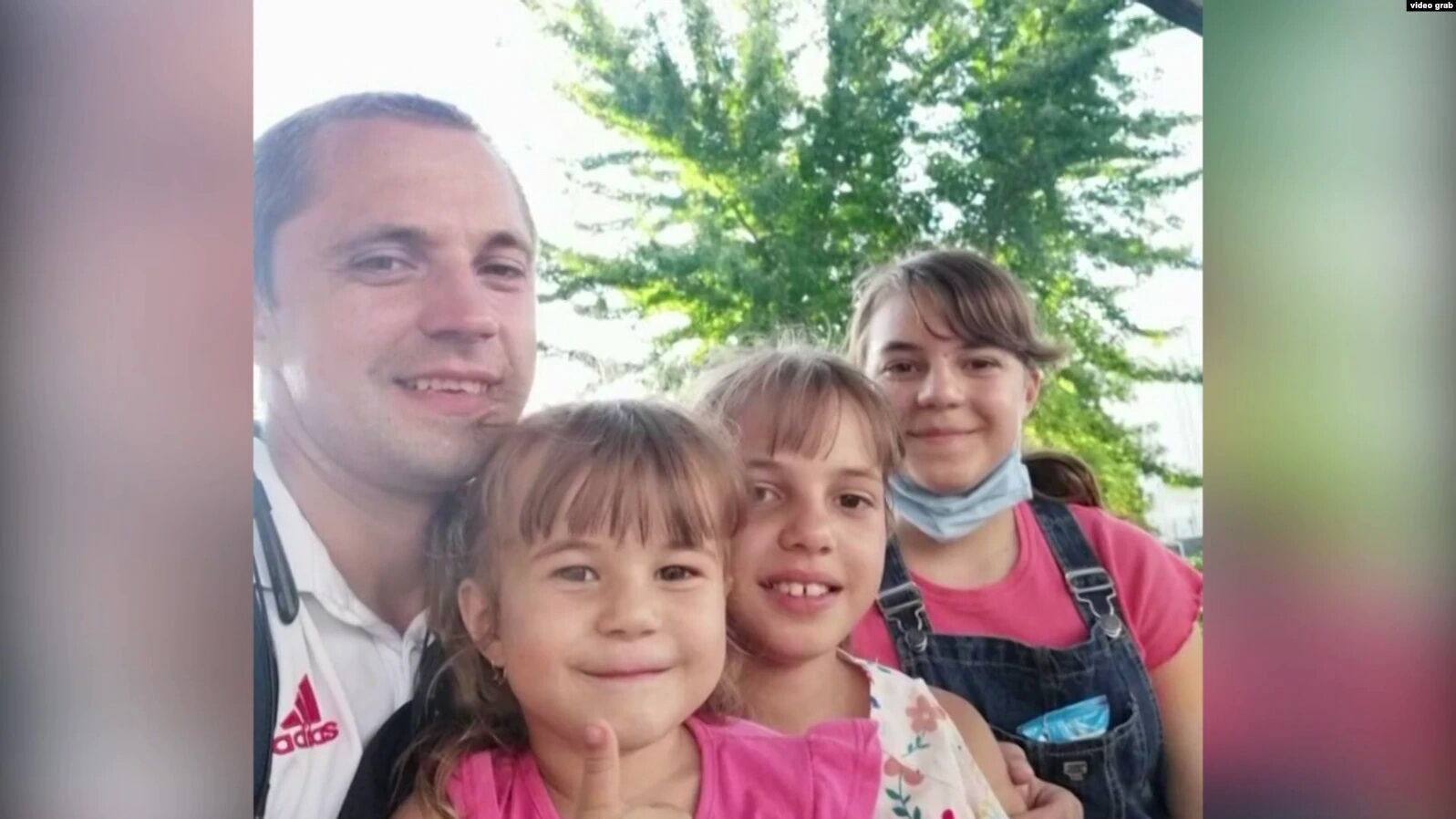 Син Юрій та його три дочки.