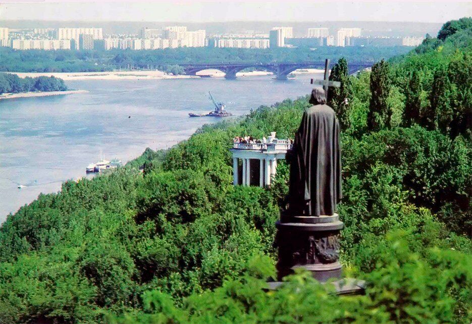 Памятник князю Владимиру.