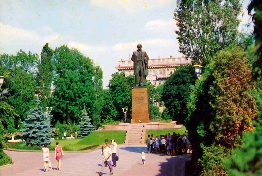 Пам'ятник Тарасу Шевченку.