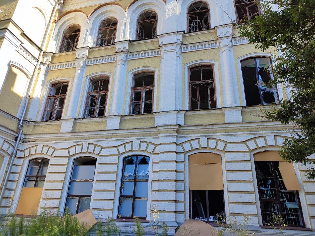 Війська РФ вдарили по будівлі ВНЗ у Харкові