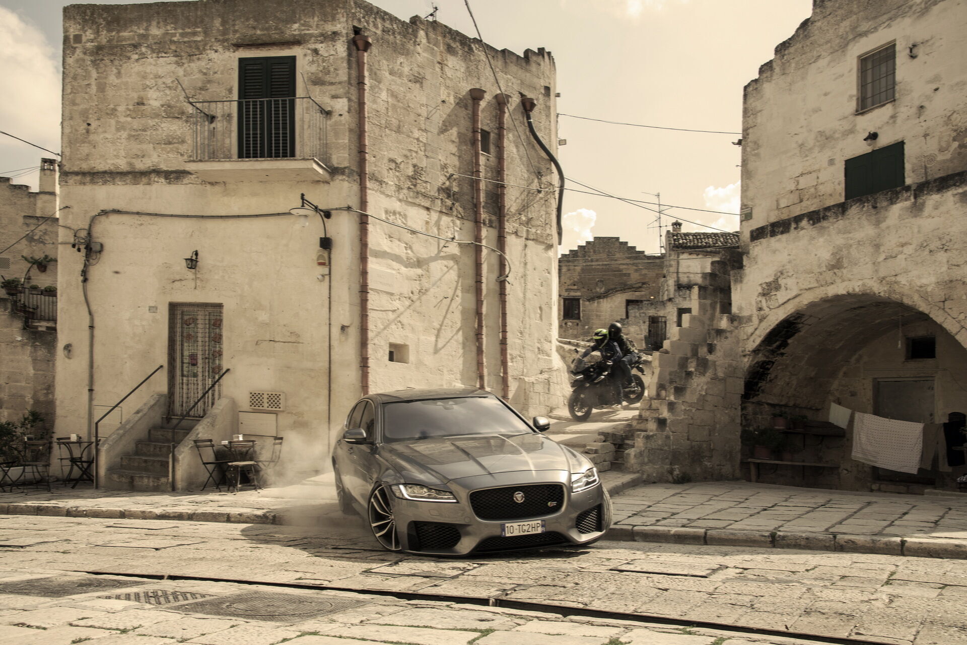 На торги буде виставлений один із двох Jaguar XF, які брали участь у зніманні останнього фільму про Бонда