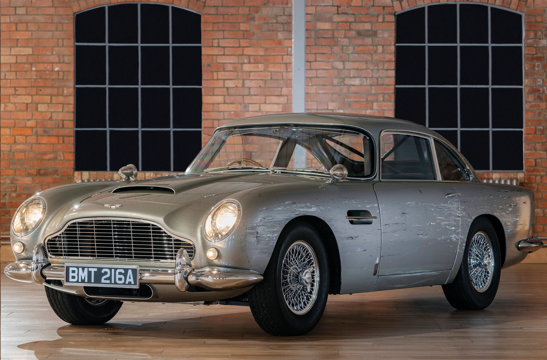 Aston Martin DB5 – реплика, которая была специально построена для фильма "Не время умирать"