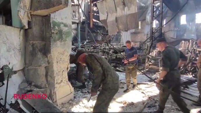 Окупанти показали зруйнований барак, де тримали українських полонених в Оленівці