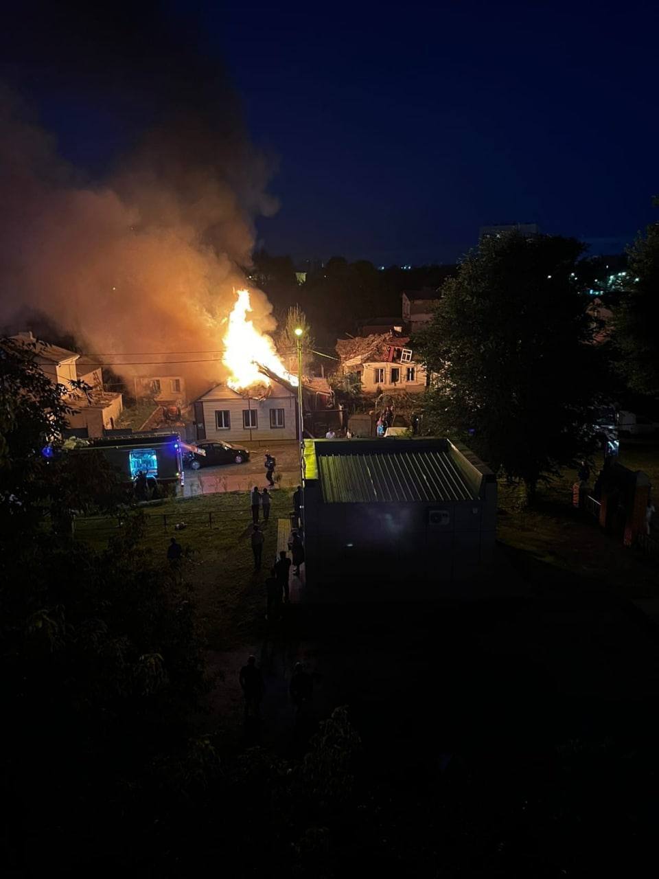 В Белгороде вновь "хлопки", после них загорелся дом.